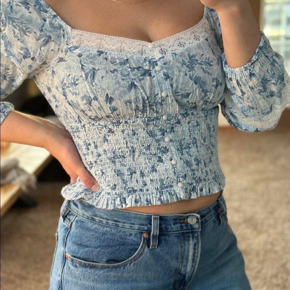 American Eagle Cropped Blue Blouse
